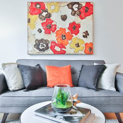 Photo How to combine floral prints with a modern interior