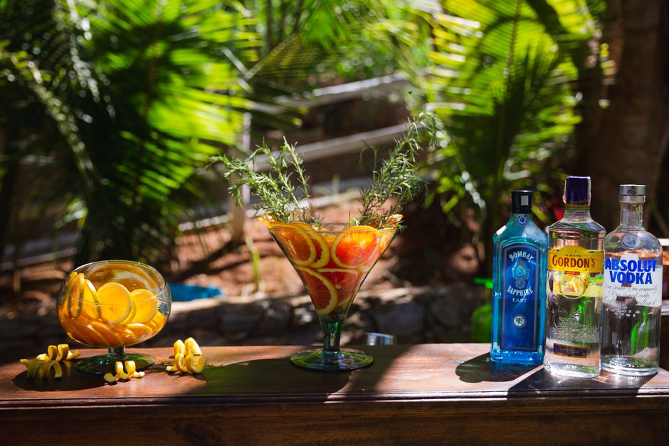 IJslolly van gin-tonic met komkommer. IJslolly van gin-tonic met komkommer.