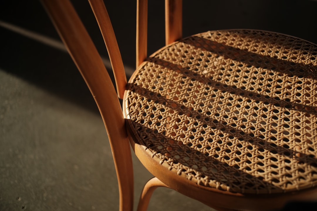 Retro metalen tuinstoel met Scandinavisch ontwerp. Retro metalen tuinstoel met Scandinavisch ontwerp.